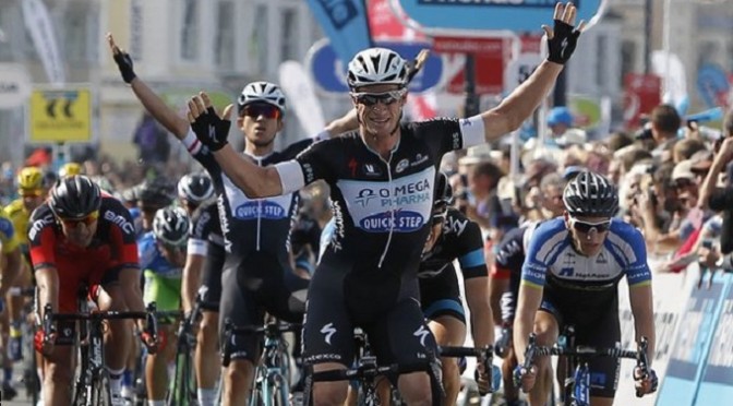 Tour of Britain: Mark Renshaw leads after winning stage two
